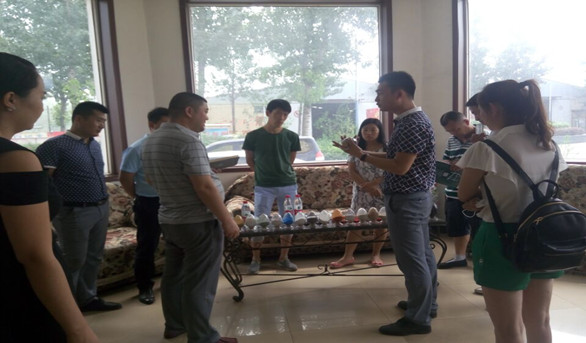 北京有机蔬菜种植基地团队来厂考察
